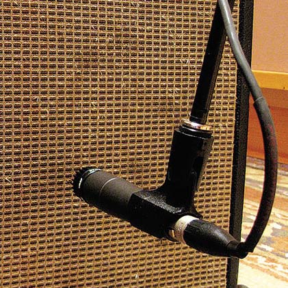 Speaker cabinet with Shure SM57 in front